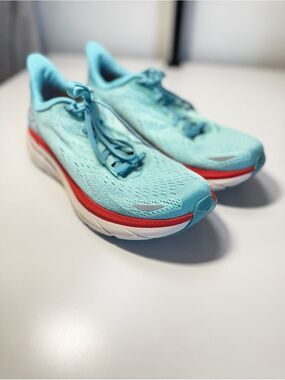 HOKA Clifton 8 Women's Running Shoes 9B
